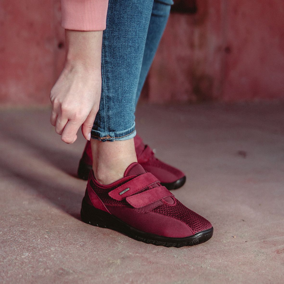 Andningsaktiva gelsneakers för dam med kardborreband röd