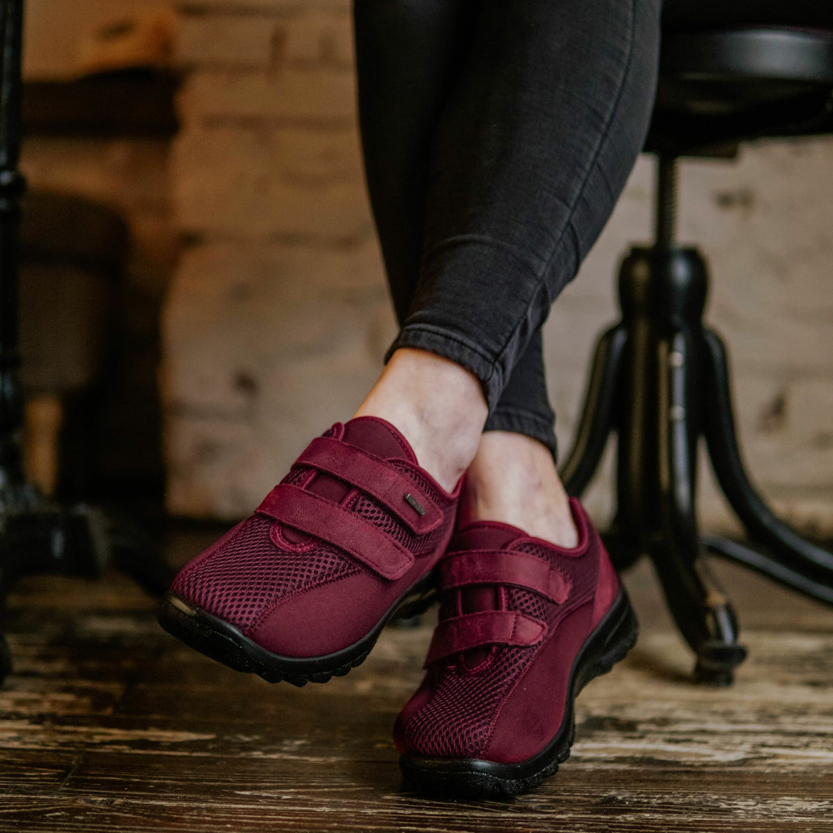 Andningsaktiva gelsneakers för dam med kardborreband röd