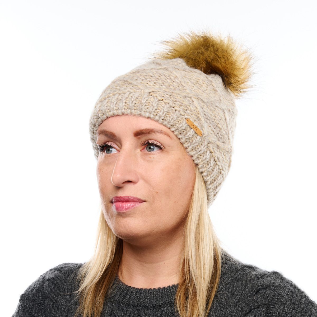 Mössa med fårull Woolee V09 beige