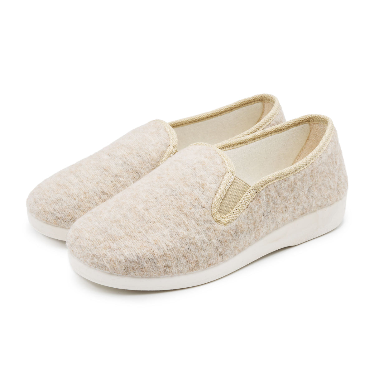 Tofflor av ullfilt beige