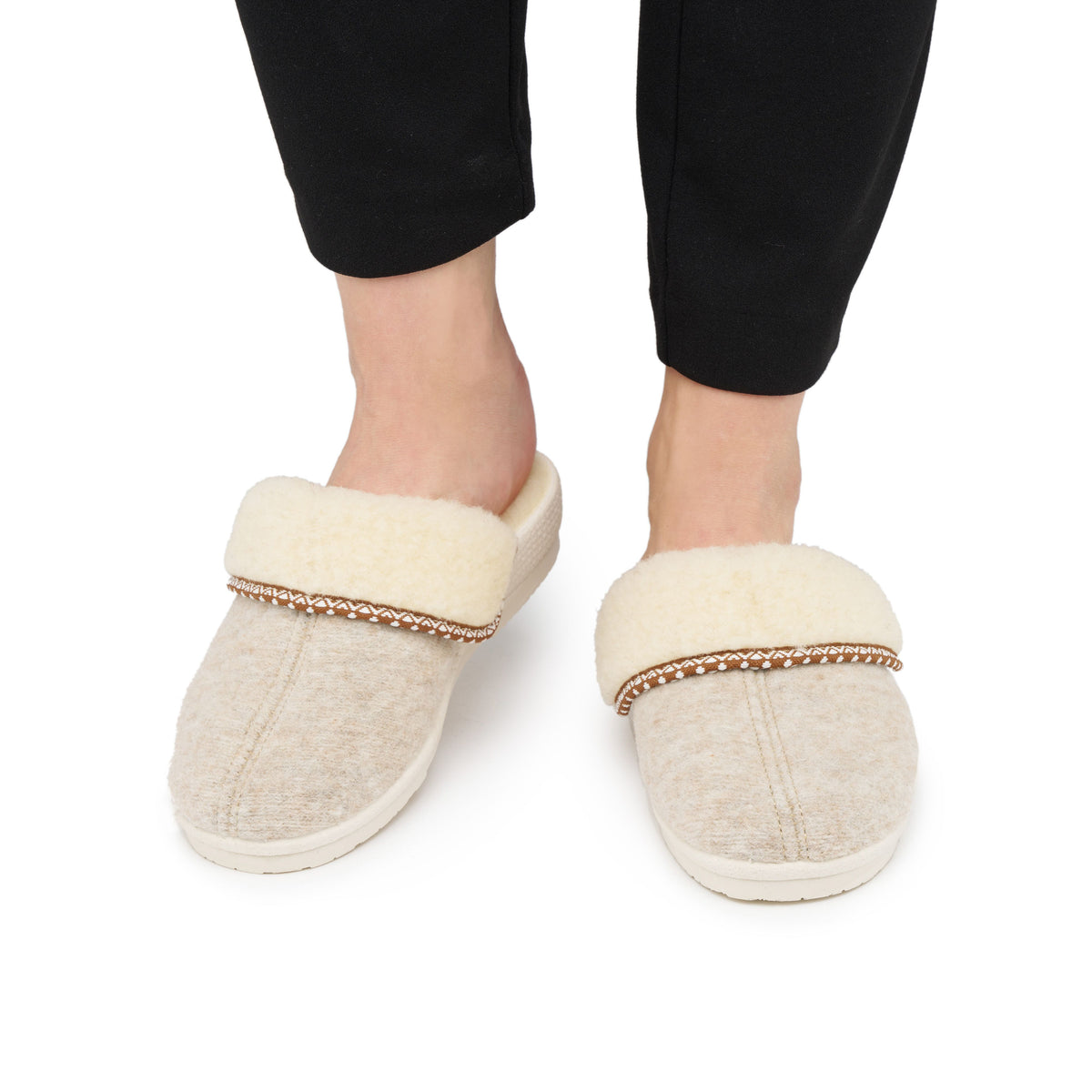 Damulltofflor med kilklack beige