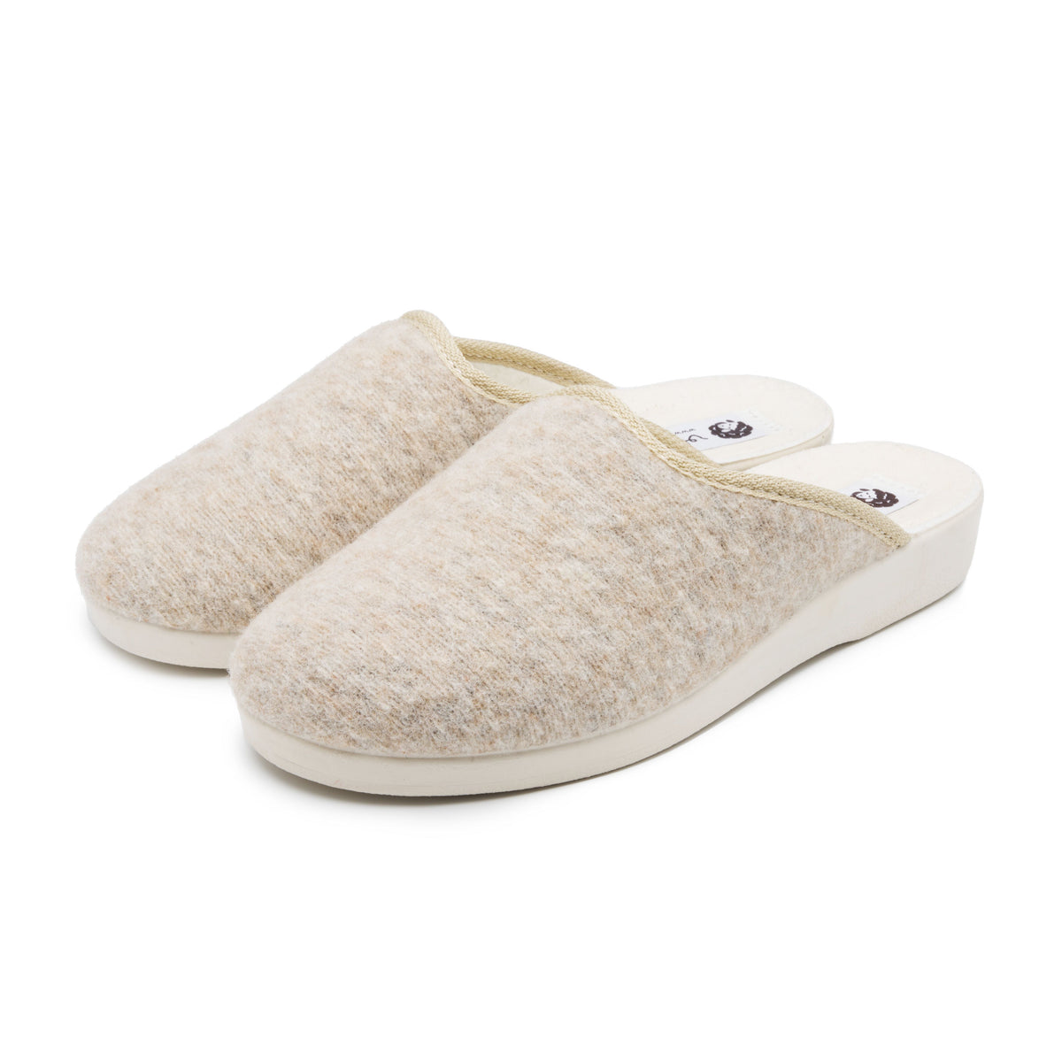 Tofflor av ullfilt beige
