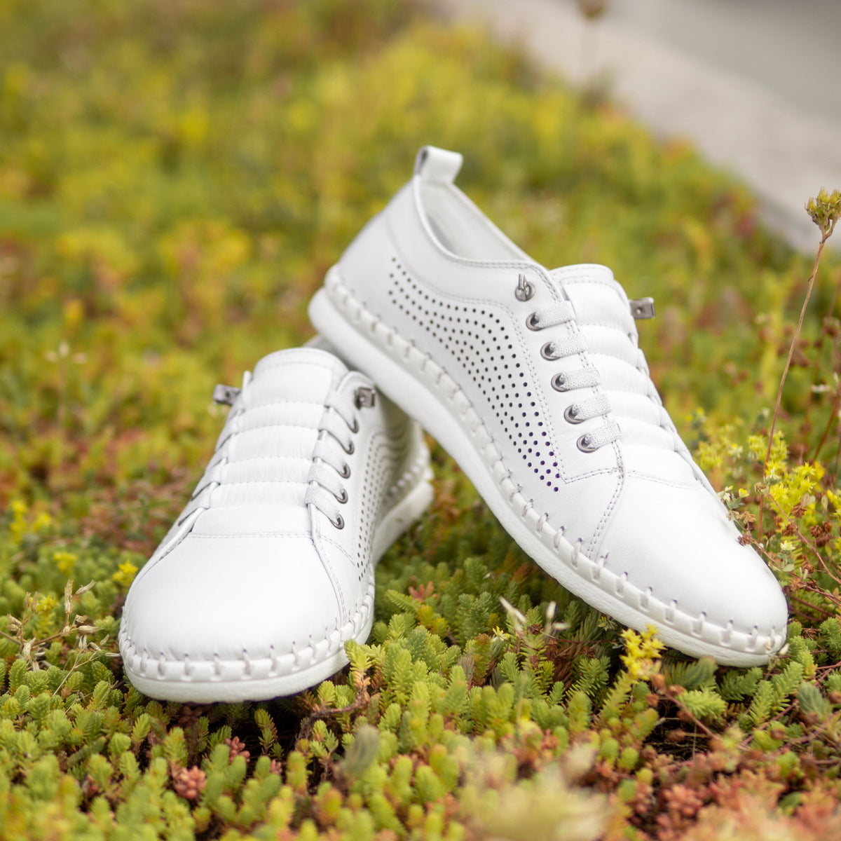 Damlädersneakers med resår Radana vit