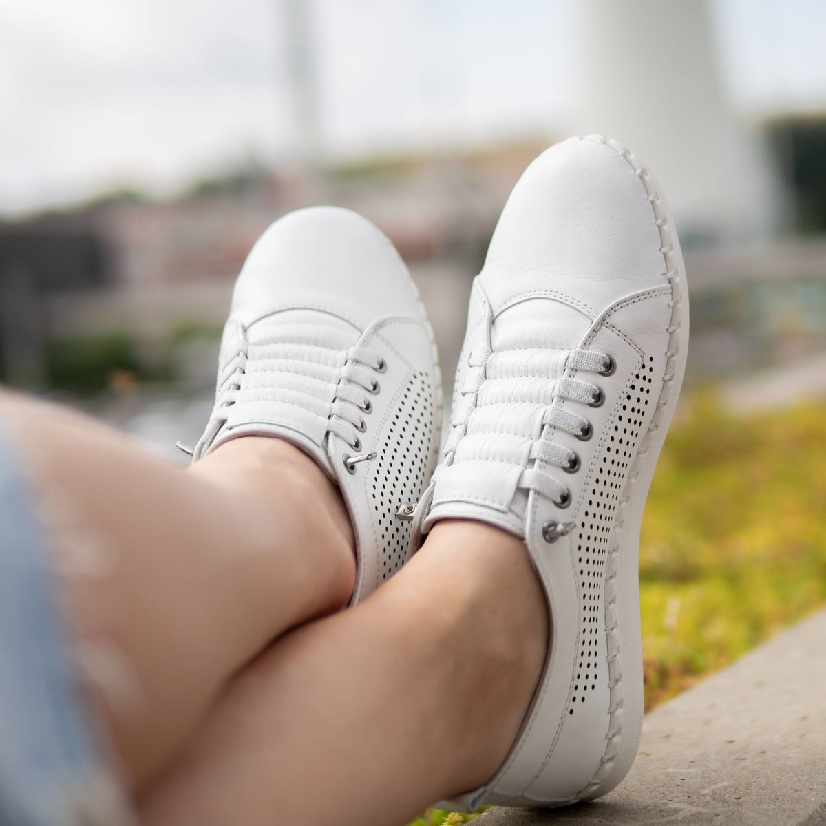 Damlädersneakers med resår Radana vit