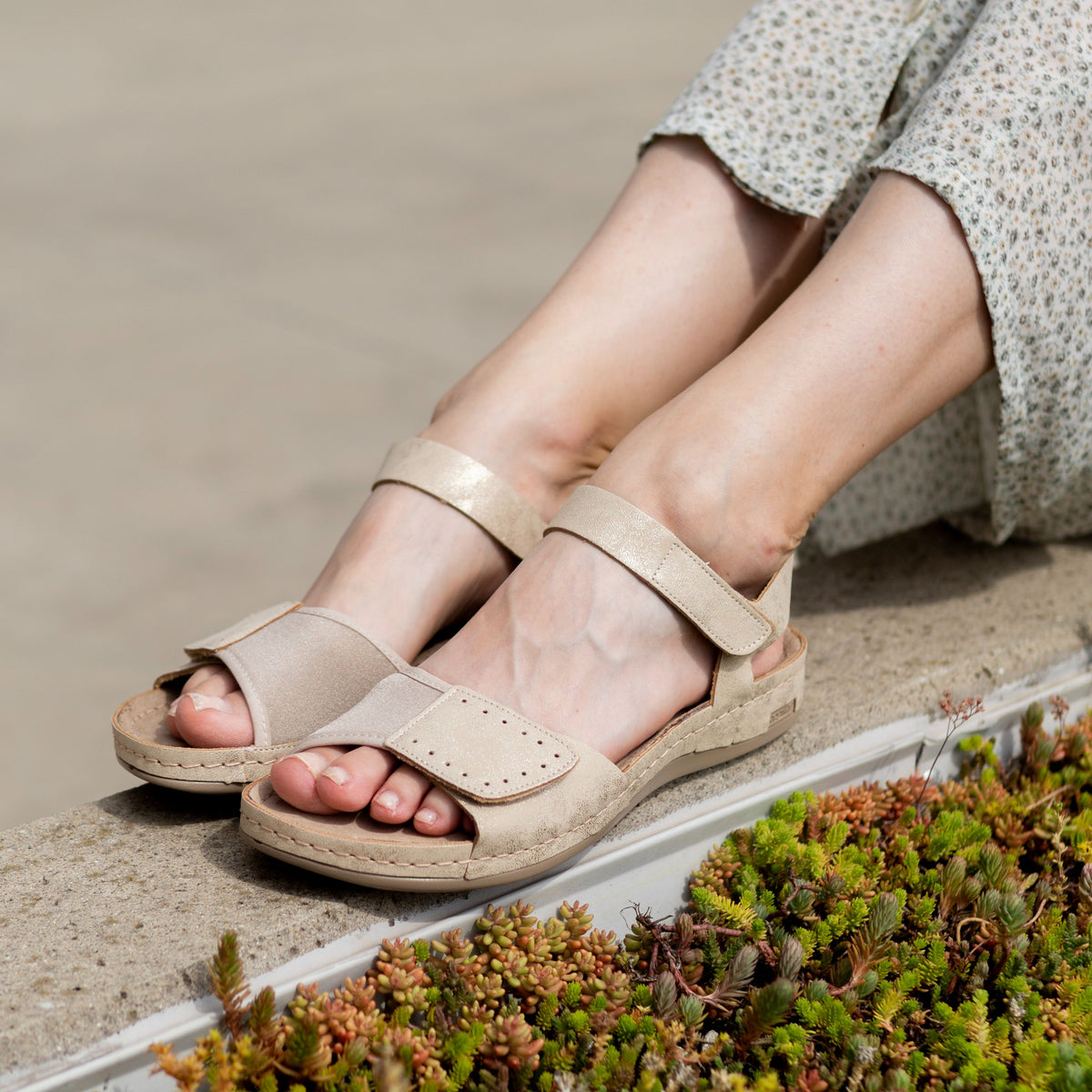 Damlädersandaler för hallux Lena guld