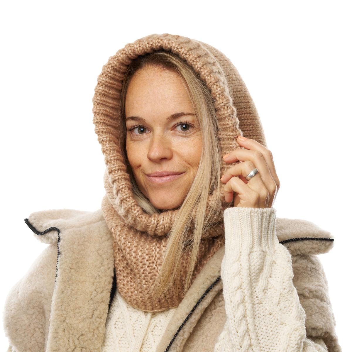 Stickad ullhuva Supersoft merinoull Alvear beige
