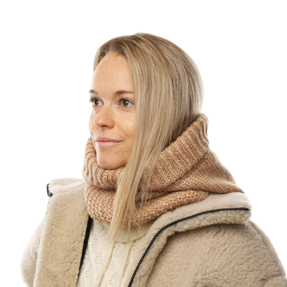 Stickad ullhuva Supersoft merinoull Alvear beige
