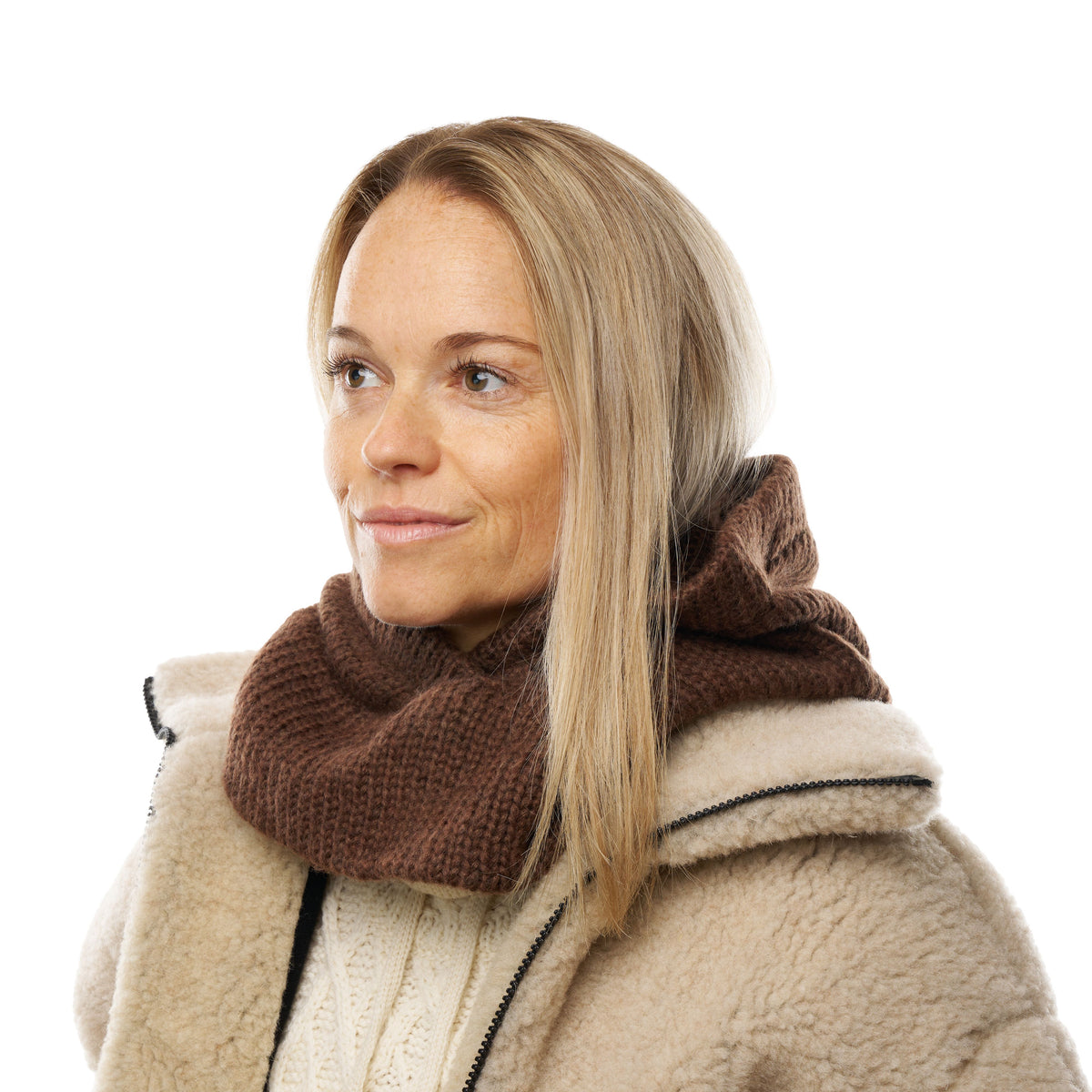 Stickad huva med merinoull Skandor brun