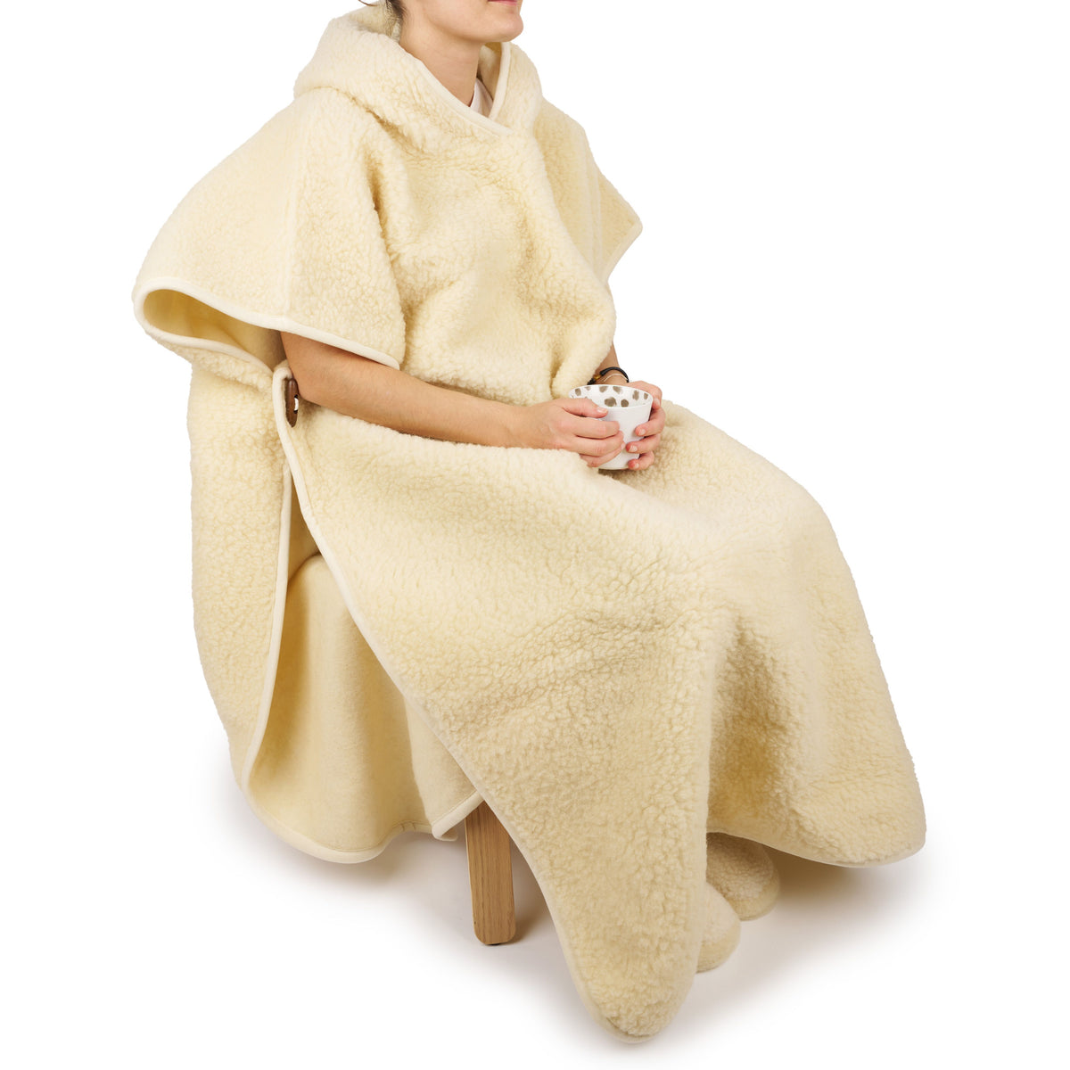 Ull-TV-poncho med huva natur