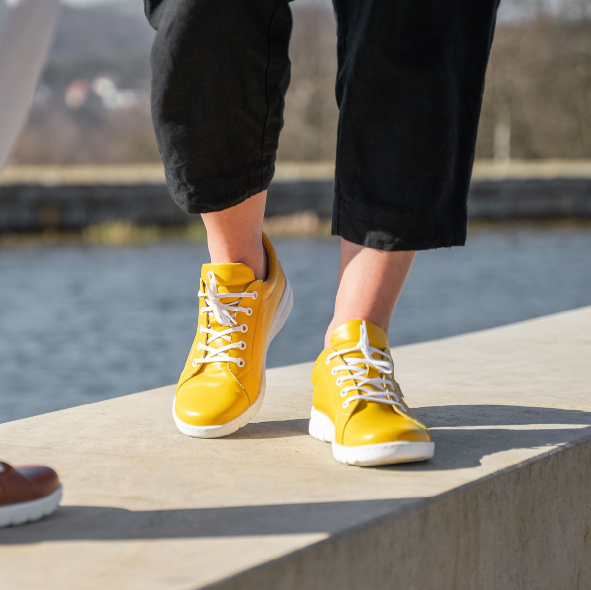 Damlädersneakers Nina gul