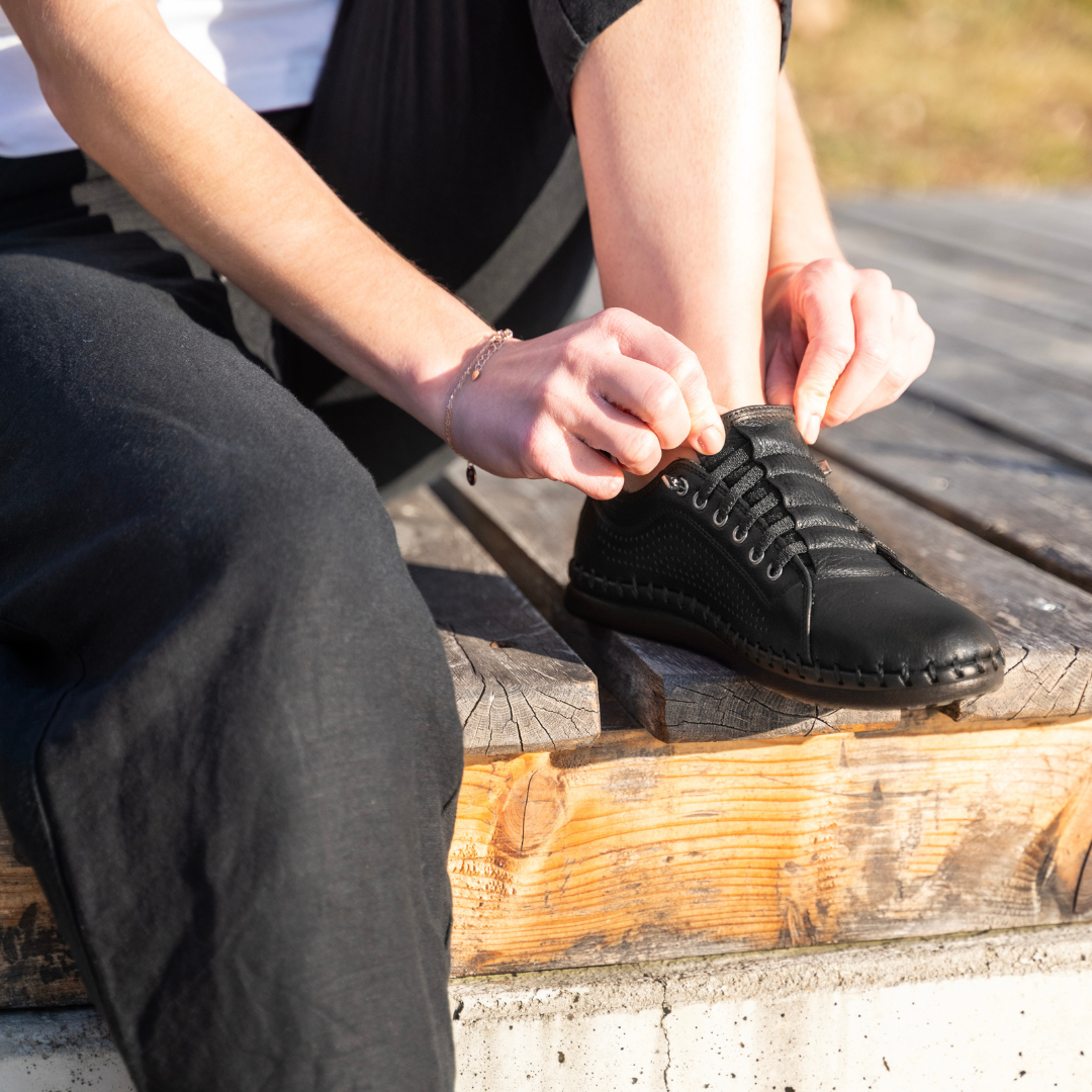 Damlädersneakers med resår Radana svart