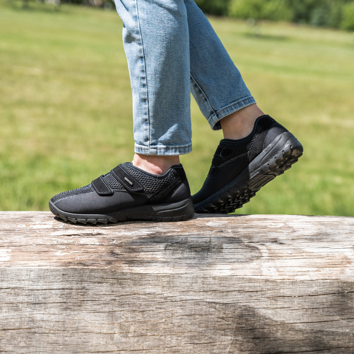 Ventilerande gelsneakers för dam med kardborreband svart