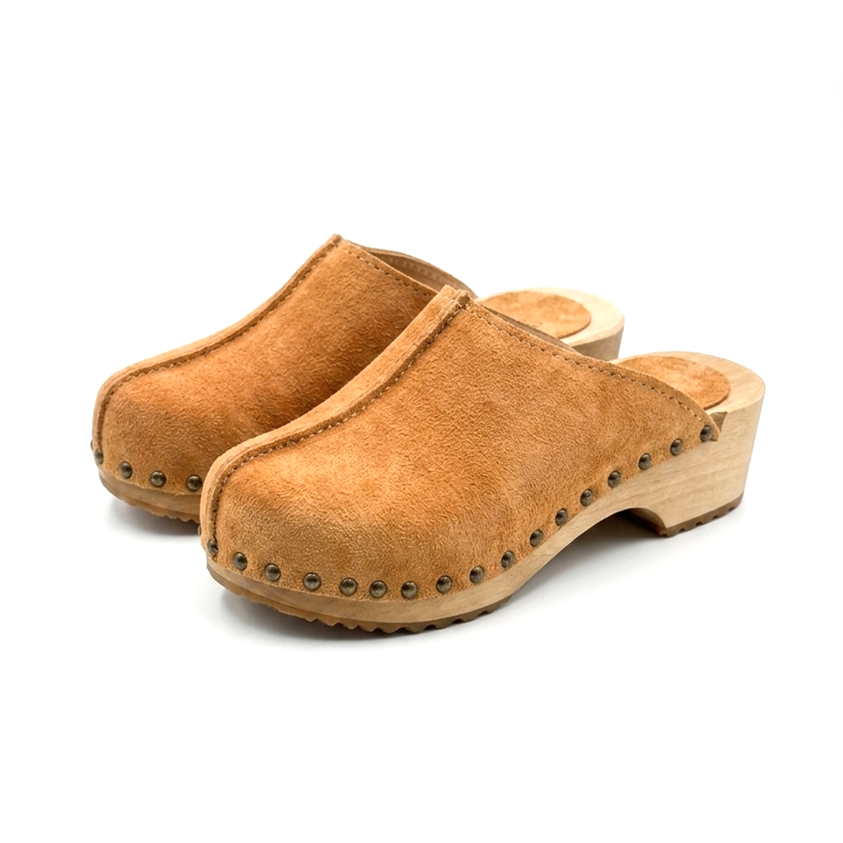 Anatomiska damträskor slipat läder med nitar beige