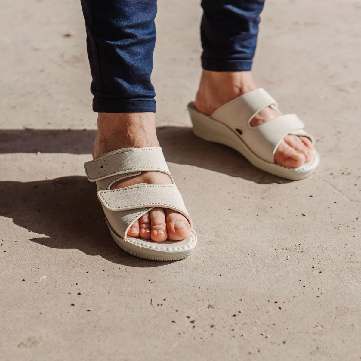 Gel-slip-in-tofflor för dam med kilklack Milena beige