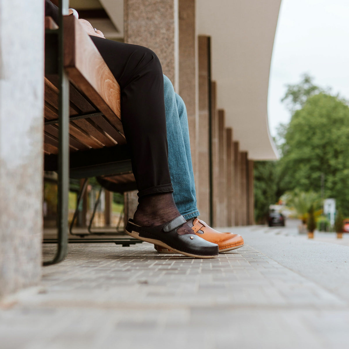 Damslip-in-tofflor i läder för hallux valgus Leontyna svart