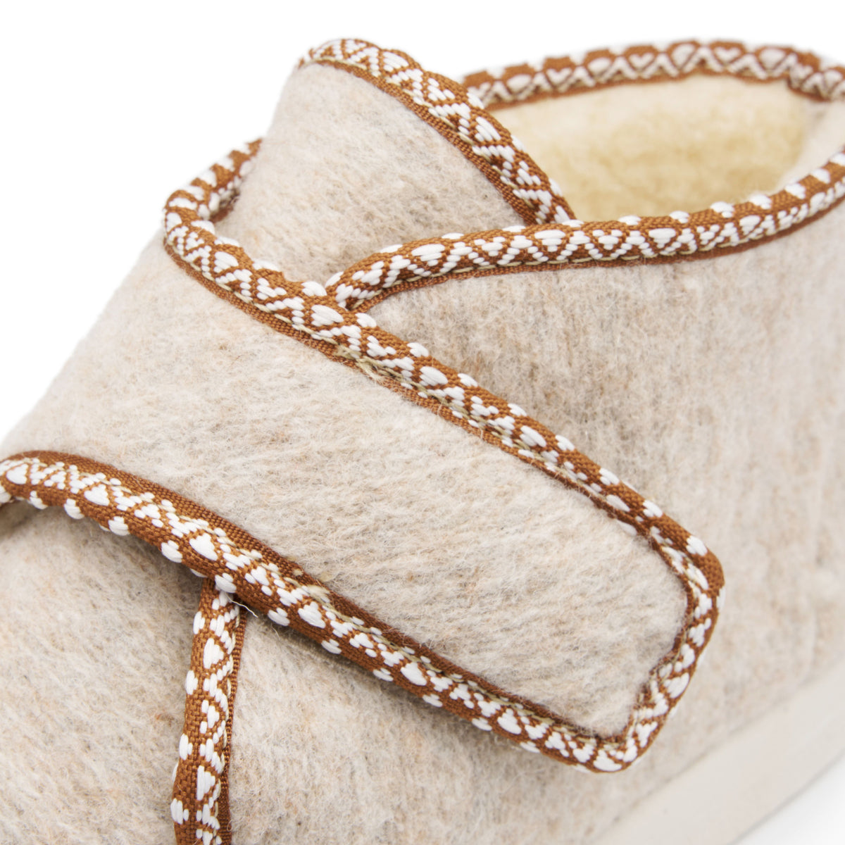 Höga ullfiltstofflor med kardborreband beige