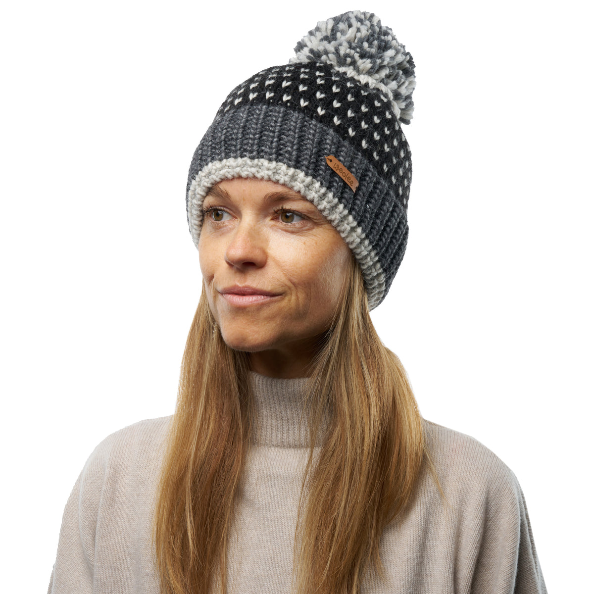 Mössa med fårull Woolie V31 svart