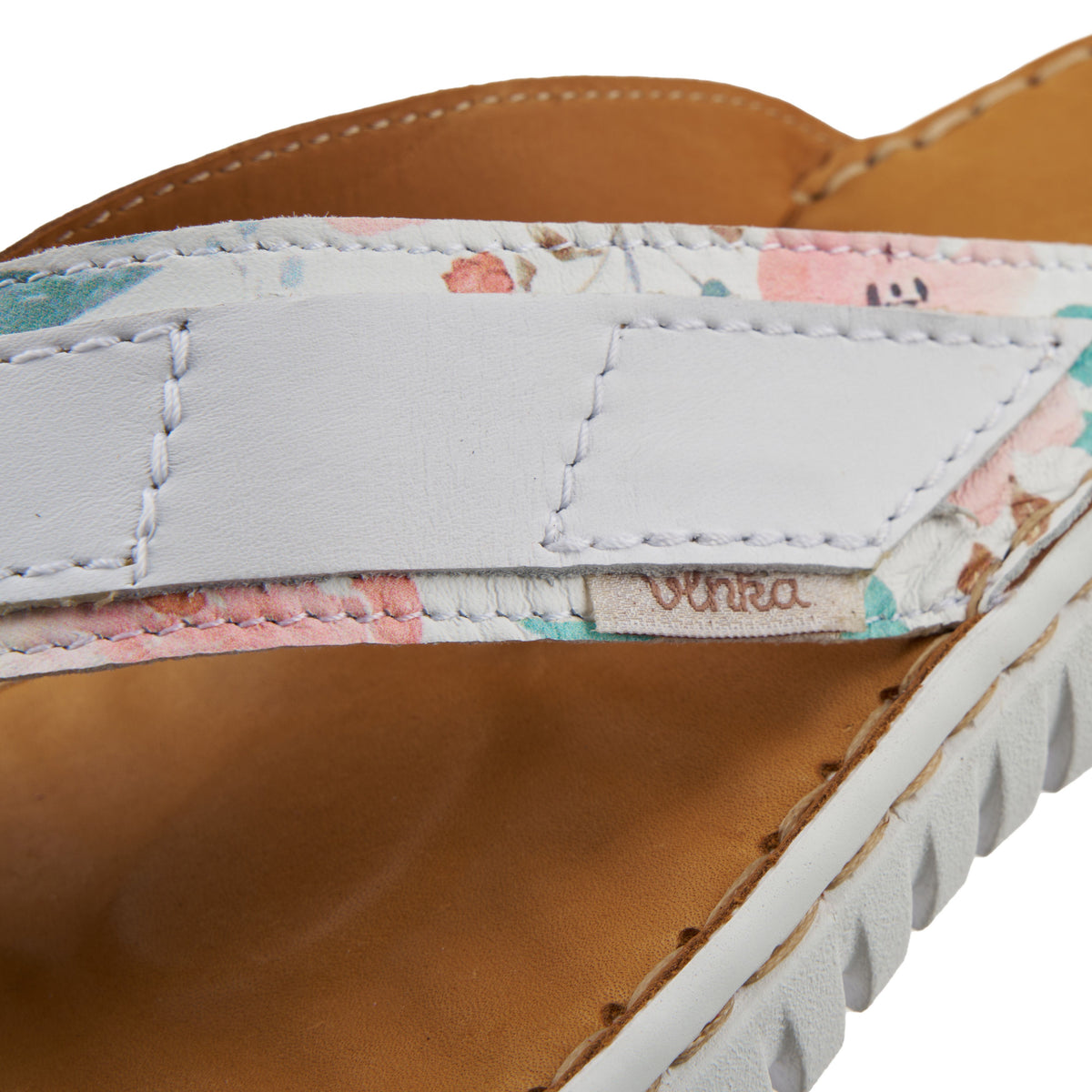 Damläderflip-flops blommiga vit